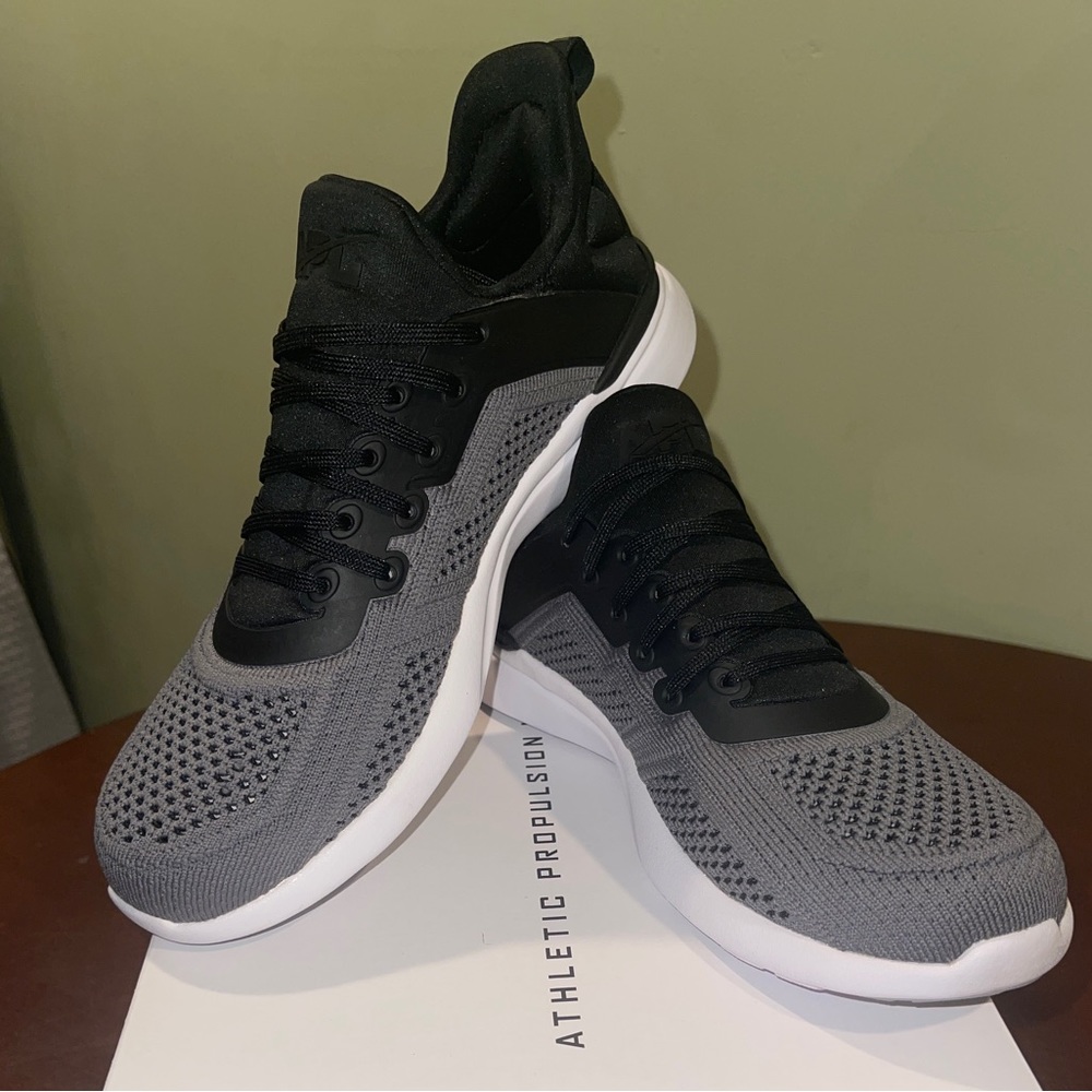 Women’s APL Techloom Traced Sneakers 7.5